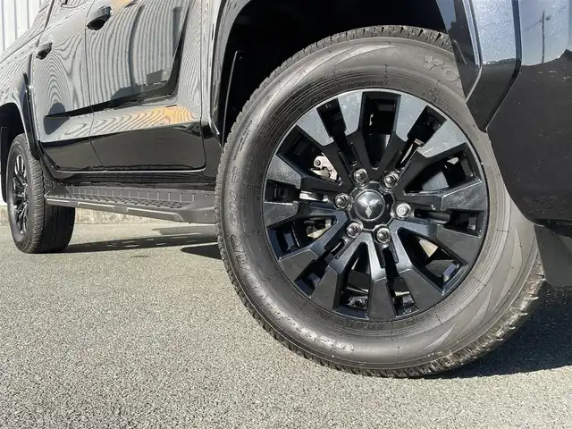 三菱 トライトン GSR 福岡県 2024(令6)年 2.6万km ダイヤモンドブラックマイカ 黒革シート/純正９インチナビ/フルセグTV/全周囲カメラ/衝突軽減/ＢＳＭ/ルーフレール/レーダークルーズコントロール/パーキングセンサー/パワーシート/ステアリングヒーター/前席シートヒーター/ＥＴＣ/純正ＡＷ