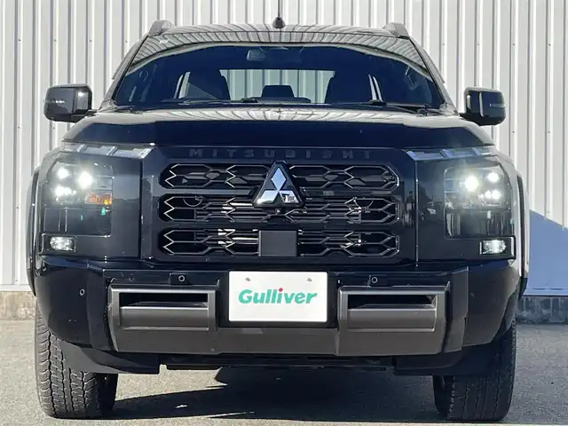 三菱 トライトン GSR 福岡県 2024(令6)年 2.6万km ダイヤモンドブラックマイカ 黒革シート/純正９インチナビ/フルセグTV/全周囲カメラ/衝突軽減/ＢＳＭ/ルーフレール/レーダークルーズコントロール/パーキングセンサー/パワーシート/ステアリングヒーター/前席シートヒーター/ＥＴＣ/純正ＡＷ