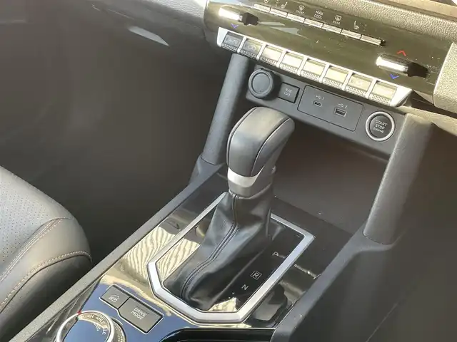 三菱 トライトン GSR 福岡県 2024(令6)年 2.6万km ダイヤモンドブラックマイカ 黒革シート/純正９インチナビ/フルセグTV/全周囲カメラ/衝突軽減/ＢＳＭ/ルーフレール/レーダークルーズコントロール/パーキングセンサー/パワーシート/ステアリングヒーター/前席シートヒーター/ＥＴＣ/純正ＡＷ