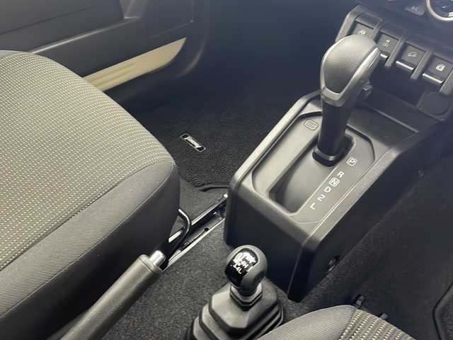 スズキ ジムニー XC 沖縄県 2021(令3)年 5.9万km シフォンアイボリーメタリックブラック2トーンルーフ ワンオーナー/社外ナビ(MDV-D708BTW)/ＣＤ／ＤＶＤ/フルセグＴＶ/Ｂｌｕｅｔｏｏｔｈ/ＥＴＣ2.0/ドライブレコーダー/クルーズコントロール/社外フロントカメラ/シートヒーター/ＬＥＤヘッドライト/オートライト/プッシュスタート/スマートキー/スペアキー/純正フロアマット