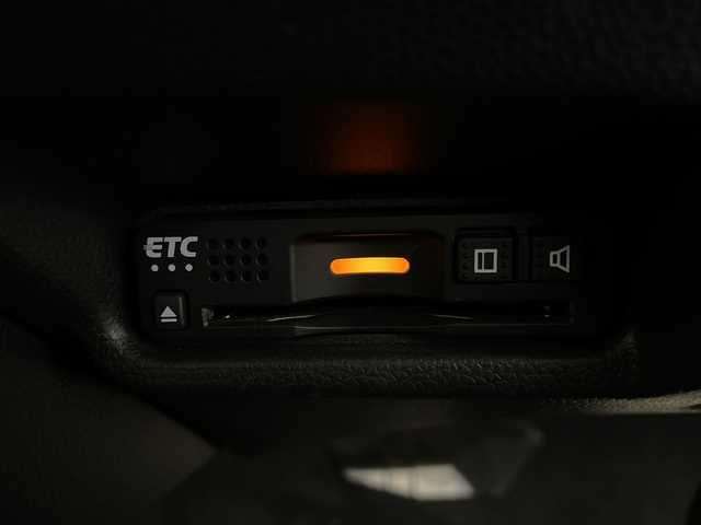 ホンダ フィット ハイブリット Sパッケージ 新潟県 2017(平29)年 2.6万km プレミアムホワイトパールⅡ 社外ナビ/　　フルセグ/CD/DVD/BT/バックカメラ/クルーズコントロール/LEDオートライト/純正アルミホイール車載/社外AW付サマータイヤ車載/ステアリングスイッチ/パドルシフト/アイドリングストップ/スマートキー/ETC