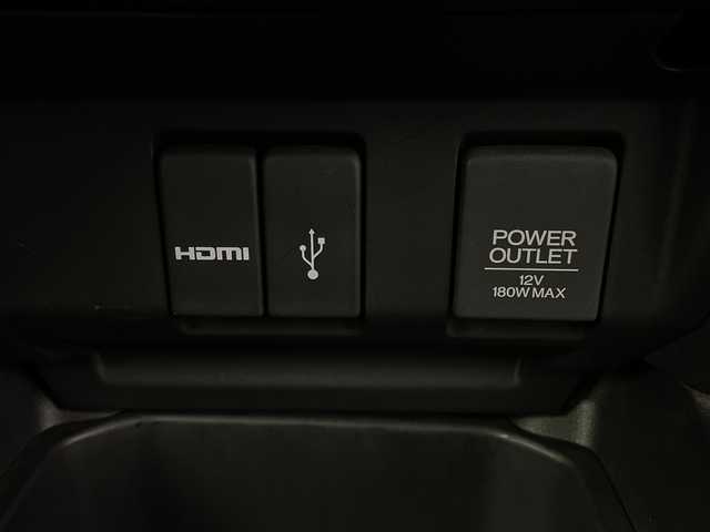 ホンダ フィット ハイブリット Sパッケージ 新潟県 2017(平29)年 2.6万km プレミアムホワイトパールⅡ 社外ナビ/　　フルセグ/CD/DVD/BT/バックカメラ/クルーズコントロール/LEDオートライト/純正アルミホイール車載/社外AW付サマータイヤ車載/ステアリングスイッチ/パドルシフト/アイドリングストップ/スマートキー/ETC