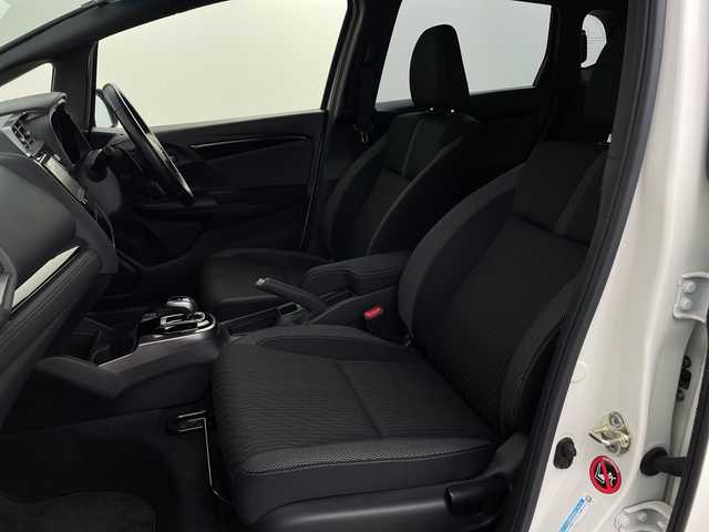 ホンダ フィット ハイブリット Sパッケージ 新潟県 2017(平29)年 2.6万km プレミアムホワイトパールⅡ 社外ナビ/　　フルセグ/CD/DVD/BT/バックカメラ/クルーズコントロール/LEDオートライト/純正アルミホイール車載/社外AW付サマータイヤ車載/ステアリングスイッチ/パドルシフト/アイドリングストップ/スマートキー/ETC