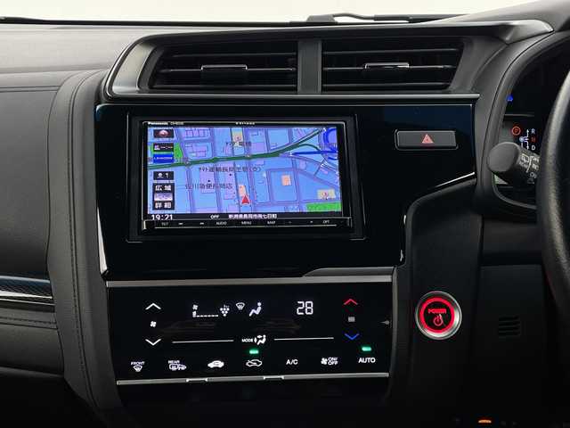 ホンダ フィット ハイブリット Sパッケージ 新潟県 2017(平29)年 2.6万km プレミアムホワイトパールⅡ 社外ナビ/　　フルセグ/CD/DVD/BT/バックカメラ/クルーズコントロール/LEDオートライト/純正アルミホイール車載/社外AW付サマータイヤ車載/ステアリングスイッチ/パドルシフト/アイドリングストップ/スマートキー/ETC