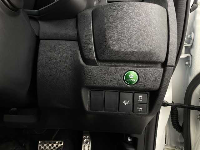 ホンダ フィット ハイブリット Sパッケージ 新潟県 2017(平29)年 2.6万km プレミアムホワイトパールⅡ 社外ナビ/　　フルセグ/CD/DVD/BT/バックカメラ/クルーズコントロール/LEDオートライト/純正アルミホイール車載/社外AW付サマータイヤ車載/ステアリングスイッチ/パドルシフト/アイドリングストップ/スマートキー/ETC