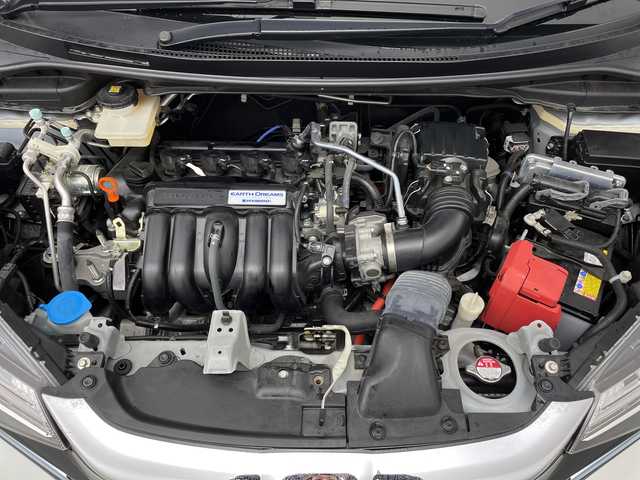 ホンダ フィット ハイブリット Sパッケージ 新潟県 2017(平29)年 2.6万km プレミアムホワイトパールⅡ 社外ナビ/　　フルセグ/CD/DVD/BT/バックカメラ/クルーズコントロール/LEDオートライト/純正アルミホイール車載/社外AW付サマータイヤ車載/ステアリングスイッチ/パドルシフト/アイドリングストップ/スマートキー/ETC