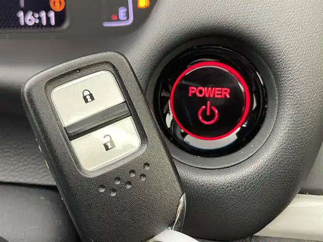 ホンダ フィット e:HEVホーム 群馬県 2020(令2)年 4.6万km ルナシルバーM 純正ナビ　バックカメラ　純正前後ドラレコ　ビルトインETC　ハーフレザーシート　アダプティブクルーズコントロール　ホンダセンシング　純正アルミホイール　LEDヘッドライト　クリアランスソナー　禁煙車