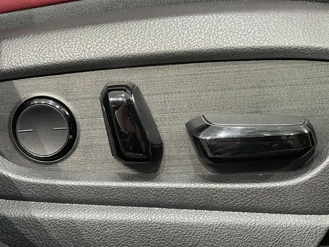 レクサス ＵＸ 250h Fスポーツ 愛知県 2021(令3)年 2.3万km ホワイトノーヴァガラスフレーク 純正１２．３インチナビ　/(Bluetooth/Miracast/FM/AM/SD/DISC/CarPlay/フルセグTV/AUX)/サンルーフ　/ブラインドスポットモニター　/赤革シート/三眼ＬＥＤヘッドライト/LEDフォグランプ/レクサスセーフティシステム　/　　-プリクラッシュセーフティ/　　-レーントレーニングアシスト/　　-オートマチックハイビーム　/　　-レーダークルーズコントロール/　　-ロードサインアシスト/　　-先行車発進告知機能/シートヒーター/シートベンチレーション　/ＥＴＣ２．０　/バックカメラ/ステアリングヒーター　/電動バックドア/クリアランスソナー/パワーシート（D席メモリ付）/ドライブレコーダー/パドルシフト/純正フロアマット