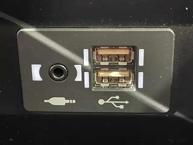 レクサス ＵＸ 250h Fスポーツ 愛知県 2021(令3)年 2.3万km ホワイトノーヴァガラスフレーク 純正１２．３インチナビ　/(Bluetooth/Miracast/FM/AM/SD/DISC/CarPlay/フルセグTV/AUX)/サンルーフ　/ブラインドスポットモニター　/赤革シート/三眼ＬＥＤヘッドライト/LEDフォグランプ/レクサスセーフティシステム　/　　-プリクラッシュセーフティ/　　-レーントレーニングアシスト/　　-オートマチックハイビーム　/　　-レーダークルーズコントロール/　　-ロードサインアシスト/　　-先行車発進告知機能/シートヒーター/シートベンチレーション　/ＥＴＣ２．０　/バックカメラ/ステアリングヒーター　/電動バックドア/クリアランスソナー/パワーシート（D席メモリ付）/ドライブレコーダー/パドルシフト/純正フロアマット