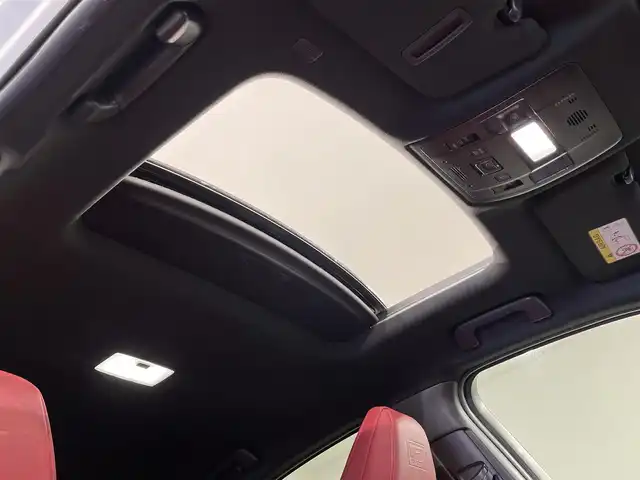 レクサス ＵＸ 250h Fスポーツ 愛知県 2021(令3)年 2.3万km ホワイトノーヴァガラスフレーク 純正１２．３インチナビ　/(Bluetooth/Miracast/FM/AM/SD/DISC/CarPlay/フルセグTV/AUX)/サンルーフ　/ブラインドスポットモニター　/赤革シート/三眼ＬＥＤヘッドライト/LEDフォグランプ/レクサスセーフティシステム　/　　-プリクラッシュセーフティ/　　-レーントレーニングアシスト/　　-オートマチックハイビーム　/　　-レーダークルーズコントロール/　　-ロードサインアシスト/　　-先行車発進告知機能/シートヒーター/シートベンチレーション　/ＥＴＣ２．０　/バックカメラ/ステアリングヒーター　/電動バックドア/クリアランスソナー/パワーシート（D席メモリ付）/ドライブレコーダー/パドルシフト/純正フロアマット