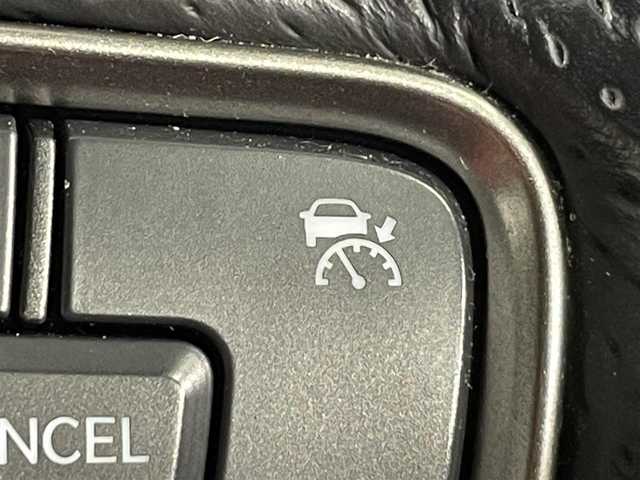 レクサス ＵＸ 250h Fスポーツ 愛知県 2021(令3)年 2.3万km ホワイトノーヴァガラスフレーク 純正１２．３インチナビ　/(Bluetooth/Miracast/FM/AM/SD/DISC/CarPlay/フルセグTV/AUX)/サンルーフ　/ブラインドスポットモニター　/赤革シート/三眼ＬＥＤヘッドライト/LEDフォグランプ/レクサスセーフティシステム　/　　-プリクラッシュセーフティ/　　-レーントレーニングアシスト/　　-オートマチックハイビーム　/　　-レーダークルーズコントロール/　　-ロードサインアシスト/　　-先行車発進告知機能/シートヒーター/シートベンチレーション　/ＥＴＣ２．０　/バックカメラ/ステアリングヒーター　/電動バックドア/クリアランスソナー/パワーシート（D席メモリ付）/ドライブレコーダー/パドルシフト/純正フロアマット