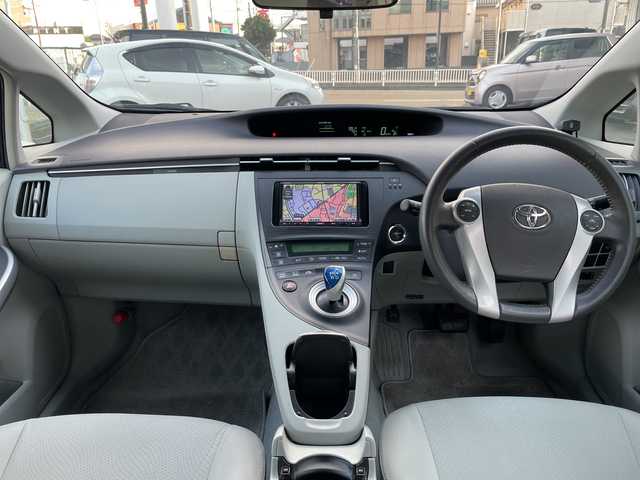 トヨタ プリウス S　LEDエディション 神奈川県 2011(平23)年 11万km ホワイトパールクリスタルシャイン ナビ/バックカメラ/Bluetooth機能/コーナーセンサー/ETC/スマートキー