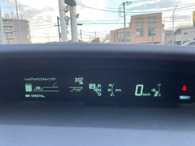 トヨタ プリウス S　LEDエディション 神奈川県 2011(平23)年 11万km ホワイトパールクリスタルシャイン ナビ/バックカメラ/Bluetooth機能/コーナーセンサー/ETC/スマートキー