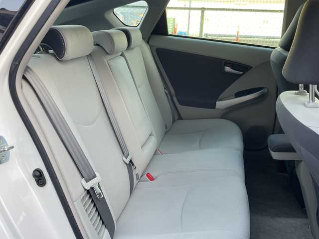 トヨタ プリウス S　LEDエディション 神奈川県 2011(平23)年 11万km ホワイトパールクリスタルシャイン ナビ/バックカメラ/Bluetooth機能/コーナーセンサー/ETC/スマートキー