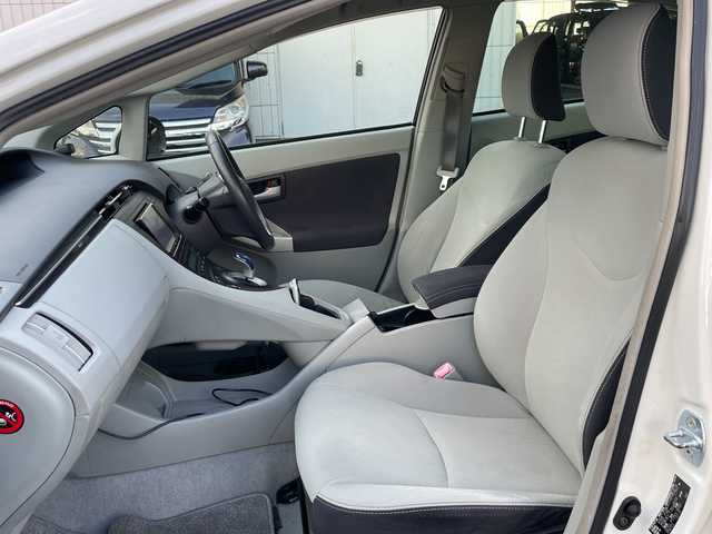 トヨタ プリウス S　LEDエディション 神奈川県 2011(平23)年 11万km ホワイトパールクリスタルシャイン ナビ/バックカメラ/Bluetooth機能/コーナーセンサー/ETC/スマートキー