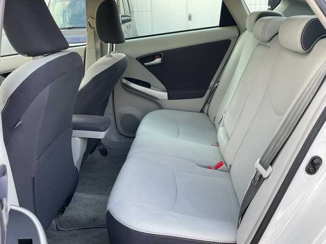 トヨタ プリウス S　LEDエディション 神奈川県 2011(平23)年 11万km ホワイトパールクリスタルシャイン ナビ/バックカメラ/Bluetooth機能/コーナーセンサー/ETC/スマートキー