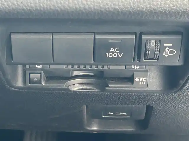 トヨタ アクア Z 兵庫県 2023(令5)年 6.9万km プラチナホワイトパールマイカ ワンオーナー/純正10.5インチナビ/(BT/USB)/フルセグTV/全方位カメラ/ETC/衝突軽減ブレーキ/レーダークルーズコントロール/前後コーナーセンサー/LEDヘッドライト/オートライト/オートハイビーム/フォグランプ/スマートキー/AC100V/電動格納ミラー/純正フロアマット/ドアバイザー/取扱説明書・保証書