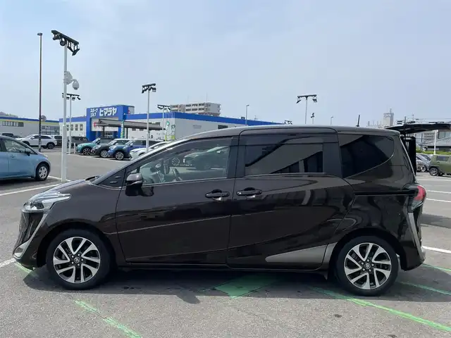 トヨタ シエンタ ハイブリッド ファンベースG クエロ 長崎県 2021(令3)年 0.6万km ヴィンテージブラウンパールクリスタルシャイン /純正9型ナビ/全方位カメラ/（AM/FM/CD/DVD/Bluetooth/フルセグTV）//前後ドライブレコーダー//両側パワースライドドア//LEDヘッドライト/フォグライト//トヨタセーフティセンス//オートマチックハイビーム//プリクラッシュセーフティ//クルーズコントロール//コーナーセンサー//ビルトインＥＴＣ//革巻ステアリング//純正16インチアルミ//スマートキー/スペアキー×１//プッシュスタート