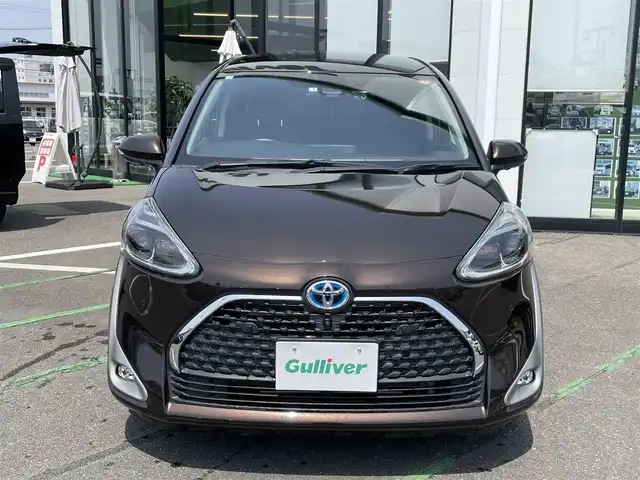 トヨタ シエンタ ハイブリッド ファンベースG クエロ 長崎県 2021(令3)年 0.6万km ヴィンテージブラウンパールクリスタルシャイン /純正9型ナビ/全方位カメラ/（AM/FM/CD/DVD/Bluetooth/フルセグTV）//前後ドライブレコーダー//両側パワースライドドア//LEDヘッドライト/フォグライト//トヨタセーフティセンス//オートマチックハイビーム//プリクラッシュセーフティ//クルーズコントロール//コーナーセンサー//ビルトインＥＴＣ//革巻ステアリング//純正16インチアルミ//スマートキー/スペアキー×１//プッシュスタート