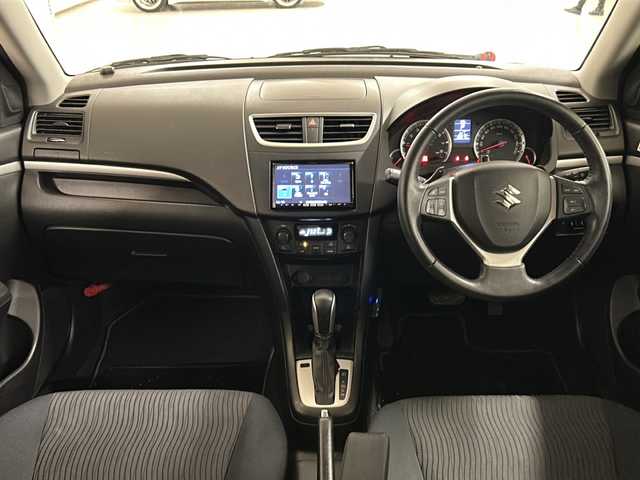 スズキ スイフト XS 熊本県 2012(平24)年 10.9万km ガンＭ／銀 ・ワンオーナー/・純正ナビ【99000-79Y51]/-BT/TV/CD/DVD/FM/AM/SD/・クルーズコントロール/・パドルシフト/・横滑り防止装置/・純正アルミ16インチ/・純正フロアマット/・ドアバイザー/・ウィンカーミラー/・電動格納ミラー/・プッシュスタート/・スマートキー×２/元カラーコードZMT
