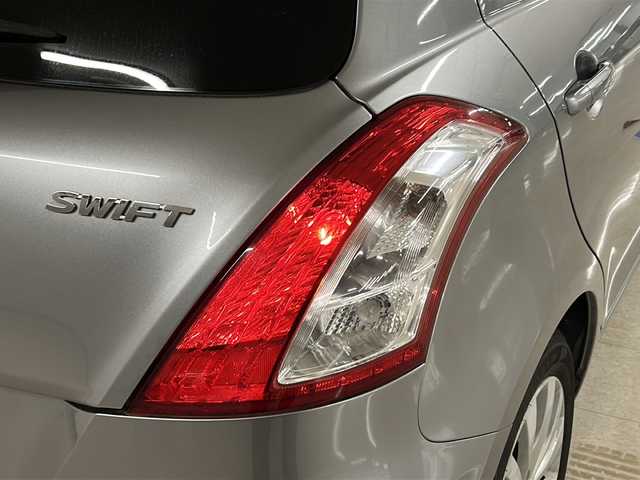 スズキ スイフト XS 熊本県 2012(平24)年 10.9万km ガンＭ／銀 ・ワンオーナー/・純正ナビ【99000-79Y51]/-BT/TV/CD/DVD/FM/AM/SD/・クルーズコントロール/・パドルシフト/・横滑り防止装置/・純正アルミ16インチ/・純正フロアマット/・ドアバイザー/・ウィンカーミラー/・電動格納ミラー/・プッシュスタート/・スマートキー×２/元カラーコードZMT