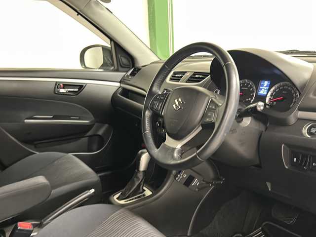 スズキ スイフト XS 熊本県 2012(平24)年 10.9万km ガンＭ／銀 ・ワンオーナー/・純正ナビ【99000-79Y51]/-BT/TV/CD/DVD/FM/AM/SD/・クルーズコントロール/・パドルシフト/・横滑り防止装置/・純正アルミ16インチ/・純正フロアマット/・ドアバイザー/・ウィンカーミラー/・電動格納ミラー/・プッシュスタート/・スマートキー×２/元カラーコードZMT
