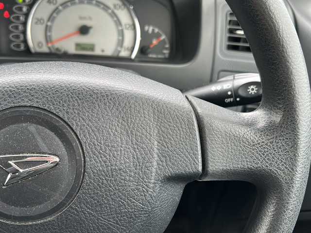 ダイハツ ムーヴ X 千葉県 2006(平18)年 8万km ホワイトパールマイカ ＣＤオーディオ　ＭＤチェンジャー　ＡＵＴＯエアコン　パワーステアリング　パワーウィンドウ　Ｗエアバッグ　ベンチシート　布系シート　純正フロアマット　純正１４インチＡＷ　ハロゲンライト