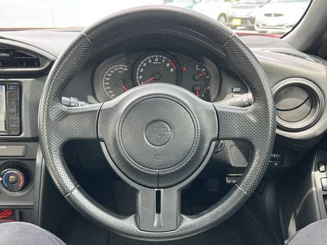 トヨタ ８６ G 石川県 2014(平26)年 4.3万km ライトニングレッド TRDフルエアロ/TRDマフラー/社外SDナビゲーション/【Bluetooth・CD・DVD・ワンセグTV】/型番：MDV-D405BTW/・バックカメラ/ETC/電動格納ミラー/USB入力端子/リモコンキー/・スペアキー1本/純正フロアマット/純正マフラー車載/取扱説明書/保証書