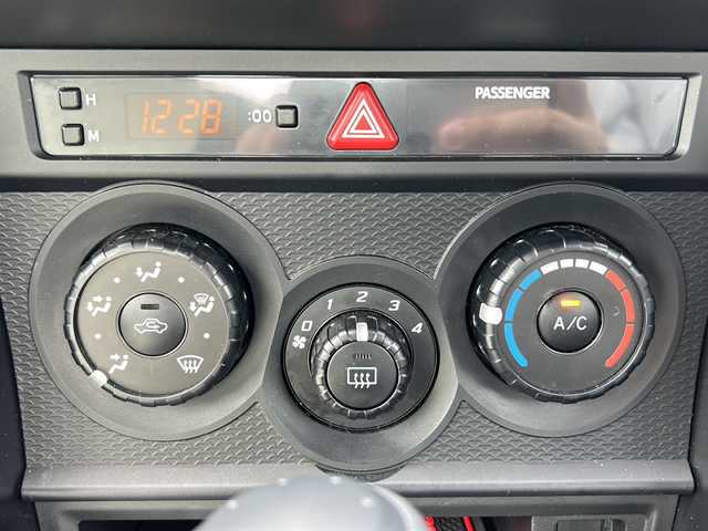 トヨタ ８６ G 石川県 2014(平26)年 4.3万km ライトニングレッド TRDフルエアロ/TRDマフラー/社外SDナビゲーション/【Bluetooth・CD・DVD・ワンセグTV】/型番：MDV-D405BTW/・バックカメラ/ETC/電動格納ミラー/USB入力端子/リモコンキー/・スペアキー1本/純正フロアマット/純正マフラー車載/取扱説明書/保証書