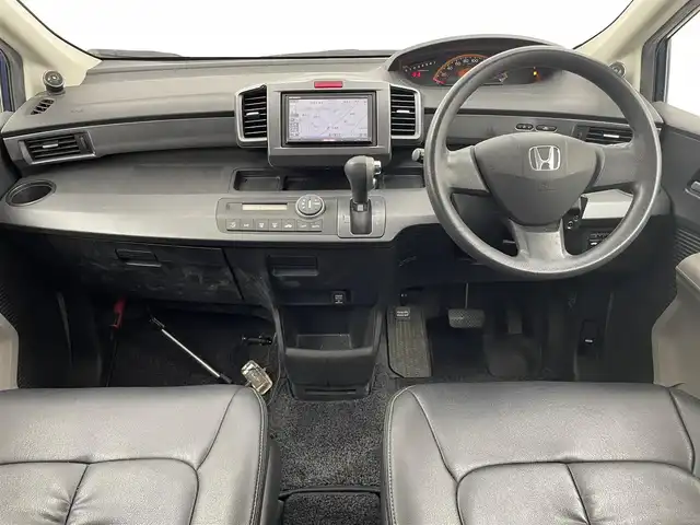 ホンダ フリード G ジャストセレクション 埼玉県 2009(平21)年 7.1万km プレミアムナイトブルーパール 社外7インチナビ/ CD DVD フルセグTV Bluetooth/バックカメラ/片側パワースライドドア/革調シートカバー/純正フロアマット/ドアバイザー/オートライト/スマートキー/ETC