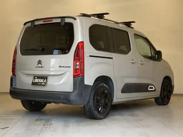 シトロエン ベルランゴ シャイン 熊本県 2021(令3)年 4.7万km サーブル ・スマートキー/・プッシュスタート/・ガラズルーフ/・アクティブセーフティブレーキ/・トラフィックサインインフォメーション/・疲労検知/・インテリジェントハイビーム/・パーキングセンサー/・ブラインドスポットモニター/・レーンキープアシスト/・クルーズコントロール/・純正ディスプレイオーディオ/　【Bluetooth・USB・AppleCarPlay・AndroidAuto】/・バックカメラ/・左サイドカメラ/・ETC/・フォグランプ/・純正マット