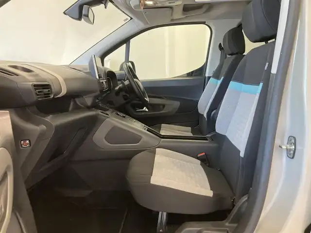 シトロエン ベルランゴ シャイン 熊本県 2021(令3)年 4.7万km サーブル ・スマートキー/・プッシュスタート/・ガラズルーフ/・アクティブセーフティブレーキ/・トラフィックサインインフォメーション/・疲労検知/・インテリジェントハイビーム/・パーキングセンサー/・ブラインドスポットモニター/・レーンキープアシスト/・クルーズコントロール/・純正ディスプレイオーディオ/　【Bluetooth・USB・AppleCarPlay・AndroidAuto】/・バックカメラ/・左サイドカメラ/・ETC/・フォグランプ/・純正マット