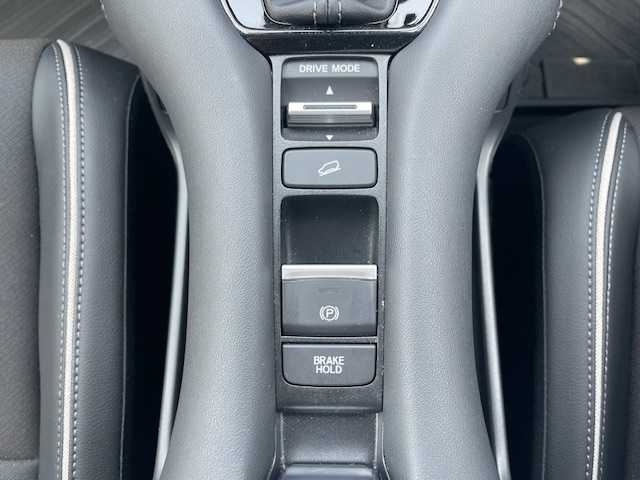 ホンダ ＺＲ－Ｖ X 三重県 2023(令5)年 1.6万km クリスタルブラックパール ホンダセンシング/・衝突軽減ブレーキ/・誤発進抑制機能/・後方誤発進抑制機能/・近距離衝突軽減ブレーキ/・歩行者事故低減ステアリング/・路外逸脱抑制機能/・渋滞追従機能付アダプティブクルーズコントロール/・車線維持支援システム/・トラフィックジャムアシスト/・先行車発進お知らせ機能/・標識認識機能/・オートハイビーム/・ブラインドスポットインフォメーション/・パーキングセンサーシステム/1オーナー/ETC/ハーフレザーシート/パワーバックドア/オートライト/LEDヘッドランプ/225/55R18インチ純正AW/プッシュスタート/スマートキー/スペアキー/純正フロアマット
