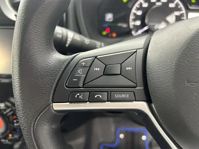 日産 ノート e－パワー X Vセレクション 福井県 2020(令2)年 0.5万km シャイニングブルー 純正SDナビ/CD/DVD/Bluetooth/フルセグ/アラウンドビューモニター/バックカメラ/横滑り防止装置/衝突軽減システム/レーンキープアシスト/オートライト/LED/プッシュスタート/スマートキー/スペアキー