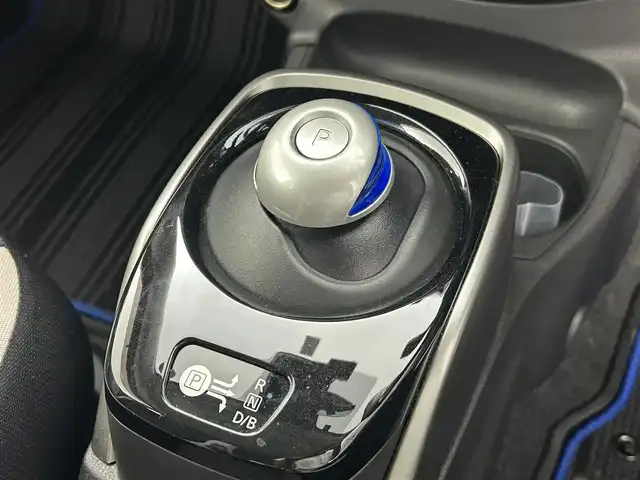 日産 ノート e－パワー X Vセレクション 福井県 2020(令2)年 0.5万km シャイニングブルー 純正SDナビ/CD/DVD/Bluetooth/フルセグ/アラウンドビューモニター/バックカメラ/横滑り防止装置/衝突軽減システム/レーンキープアシスト/オートライト/LED/プッシュスタート/スマートキー/スペアキー