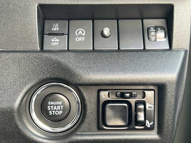 スズキ ジムニー XL 愛知県 2022(令4)年 2.9万km 緑 /禁煙車//社外ナビ・フルセグTV/　(MDV-D709BT)//バックカメラ//ETC//ドライブレコーダー//プッシュスタート//アイドリングストップ//電動格納ミラー//フォグランプ//オートライト//横滑り防止装置//背面タイヤ//フロアマット//新車保証書//取扱説明書