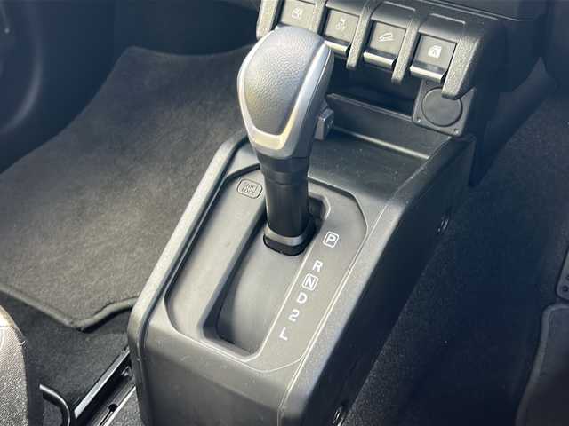 スズキ ジムニー XL 愛知県 2022(令4)年 2.9万km 緑 /禁煙車//社外ナビ・フルセグTV/　(MDV-D709BT)//バックカメラ//ETC//ドライブレコーダー//プッシュスタート//アイドリングストップ//電動格納ミラー//フォグランプ//オートライト//横滑り防止装置//背面タイヤ//フロアマット//新車保証書//取扱説明書