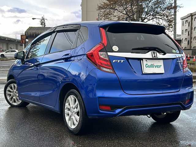 ホンダ フィット ハイブリット L ホンダセンシング 石川県 2017(平29)年 9.9万km ブリリアントスポーティブルーメタリック2トーン ホンダセンシング/・衝突軽減ブレーキ/・誤発進抑制機能/・車線維持支援システム/・渋滞追従機能付きアダプティブクルーズコントロール/・歩行者事故低減ステアリング/・路外逸脱抑制機能/・先行車発進お知らせ機能/・標識認識機能オートハイビーム/純正プレミアムインターナビゲーション/【CD・DVD・Bluetooth・フルセグTV】/バックカメラ/ビルトインETC/前方ドラレコ/ハーフレザーシート/革巻ステアリング/スマートキー/・プッシュスタート/・スペアキー/LEDヘッドライト/・オートライト/・フォグランプ/純正フロアマット