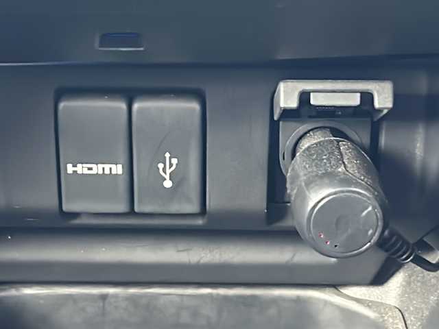 ホンダ フィット ハイブリット L ホンダセンシング 石川県 2017(平29)年 9.9万km ブリリアントスポーティブルーメタリック2トーン ホンダセンシング/・衝突軽減ブレーキ/・誤発進抑制機能/・車線維持支援システム/・渋滞追従機能付きアダプティブクルーズコントロール/・歩行者事故低減ステアリング/・路外逸脱抑制機能/・先行車発進お知らせ機能/・標識認識機能オートハイビーム/純正プレミアムインターナビゲーション/【CD・DVD・Bluetooth・フルセグTV】/バックカメラ/ビルトインETC/前方ドラレコ/ハーフレザーシート/革巻ステアリング/スマートキー/・プッシュスタート/・スペアキー/LEDヘッドライト/・オートライト/・フォグランプ/純正フロアマット