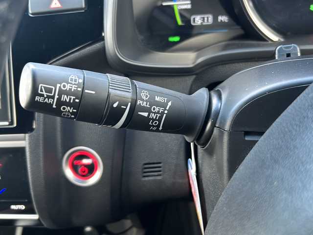 ホンダ フィット ハイブリット L ホンダセンシング 石川県 2017(平29)年 9.9万km ブリリアントスポーティブルーメタリック2トーン ホンダセンシング/・衝突軽減ブレーキ/・誤発進抑制機能/・車線維持支援システム/・渋滞追従機能付きアダプティブクルーズコントロール/・歩行者事故低減ステアリング/・路外逸脱抑制機能/・先行車発進お知らせ機能/・標識認識機能オートハイビーム/純正プレミアムインターナビゲーション/【CD・DVD・Bluetooth・フルセグTV】/バックカメラ/ビルトインETC/前方ドラレコ/ハーフレザーシート/革巻ステアリング/スマートキー/・プッシュスタート/・スペアキー/LEDヘッドライト/・オートライト/・フォグランプ/純正フロアマット