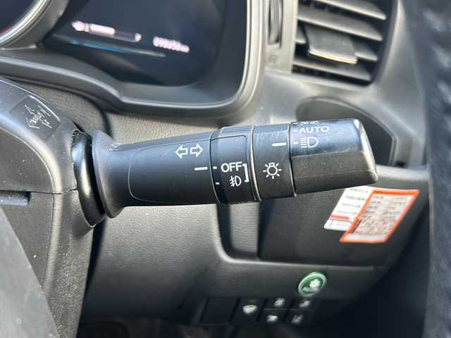 ホンダ フィット ハイブリット L ホンダセンシング 石川県 2017(平29)年 9.9万km ブリリアントスポーティブルーメタリック2トーン ホンダセンシング/・衝突軽減ブレーキ/・誤発進抑制機能/・車線維持支援システム/・渋滞追従機能付きアダプティブクルーズコントロール/・歩行者事故低減ステアリング/・路外逸脱抑制機能/・先行車発進お知らせ機能/・標識認識機能オートハイビーム/純正プレミアムインターナビゲーション/【CD・DVD・Bluetooth・フルセグTV】/バックカメラ/ビルトインETC/前方ドラレコ/ハーフレザーシート/革巻ステアリング/スマートキー/・プッシュスタート/・スペアキー/LEDヘッドライト/・オートライト/・フォグランプ/純正フロアマット