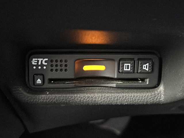 ホンダ フィット ハイブリット L ホンダセンシング 石川県 2017(平29)年 9.9万km ブリリアントスポーティブルーメタリック2トーン ホンダセンシング/・衝突軽減ブレーキ/・誤発進抑制機能/・車線維持支援システム/・渋滞追従機能付きアダプティブクルーズコントロール/・歩行者事故低減ステアリング/・路外逸脱抑制機能/・先行車発進お知らせ機能/・標識認識機能オートハイビーム/純正プレミアムインターナビゲーション/【CD・DVD・Bluetooth・フルセグTV】/バックカメラ/ビルトインETC/前方ドラレコ/ハーフレザーシート/革巻ステアリング/スマートキー/・プッシュスタート/・スペアキー/LEDヘッドライト/・オートライト/・フォグランプ/純正フロアマット