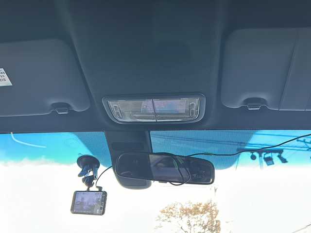 ホンダ フィット ハイブリット L ホンダセンシング 石川県 2017(平29)年 9.9万km ブリリアントスポーティブルーメタリック2トーン ホンダセンシング/・衝突軽減ブレーキ/・誤発進抑制機能/・車線維持支援システム/・渋滞追従機能付きアダプティブクルーズコントロール/・歩行者事故低減ステアリング/・路外逸脱抑制機能/・先行車発進お知らせ機能/・標識認識機能オートハイビーム/純正プレミアムインターナビゲーション/【CD・DVD・Bluetooth・フルセグTV】/バックカメラ/ビルトインETC/前方ドラレコ/ハーフレザーシート/革巻ステアリング/スマートキー/・プッシュスタート/・スペアキー/LEDヘッドライト/・オートライト/・フォグランプ/純正フロアマット