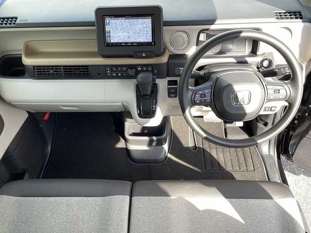 ホンダ Ｎ ＢＯＸ 埼玉県 2024(令6)年 0.4万km クリスタルブラックパール 登録時3670km/社外ナビ(CD/DVD/BT/フルセグTV）/バックカメラ/左パワースライド/衝突軽減ブレーキ/レーンキープアシスト/レーダークルーズコントロール/前後ドライブレコーダー/横滑り防止/コーナーセンサー/プッシュスタート/スマートキー×２/ウインカーミラー/LEDヘッドライト/アイドリングストップ/ECON/ETC/オートライト/純正フロアマット/純正ドアバイザー/保証書/取扱説明書