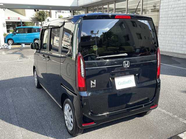 ホンダ Ｎ ＢＯＸ 埼玉県 2024(令6)年 0.4万km クリスタルブラックパール 登録時3670km/社外ナビ(CD/DVD/BT/フルセグTV）/バックカメラ/左パワースライド/衝突軽減ブレーキ/レーンキープアシスト/レーダークルーズコントロール/前後ドライブレコーダー/横滑り防止/コーナーセンサー/プッシュスタート/スマートキー×２/ウインカーミラー/LEDヘッドライト/アイドリングストップ/ECON/ETC/オートライト/純正フロアマット/純正ドアバイザー/保証書/取扱説明書