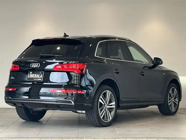 アウディ Ｑ５ Sライン ダイナミックリミテッド 愛知県 2019(令1)年 4.6万km ミトスブラックメタリック ・マトリクスLEDヘッドライト/ダイナミックターンインディケーター/・ ヘッドライトウォッシャー/・ デイタイムランニングライト/・ LEDリヤコンビネーションライト/ダイナミックターンインディケーター/・ ハイグロスパッケージ/・ アルミホイール 5セグメントスポークデザイン コントラストグレーポリッシュト 8J×20＋255/45R20タイヤ/・ オートマチックテールゲート/・ MMIナビゲーション/・ Audi connect/・ バーチャルコックピットプラス/・ 12Vマイルドハイブリッド/・ スマートフォンインターフェース/・ パワーシート/・ ランバーサポート 4ウェイ（フロント）/・ リヤシートベンチ プラス/・ シートヒーター（フロント）/・ ストレージパッケージ/・ アダプティブクルーズコントロール/・ アクティブレーンアシスト/・ ターンアシスト/・ エグジットワーニング/・ アウディサイドアシスト/・ リヤクロストラフィックアシスト/・ パークアシスト/・ アウディホールドアシスト/・ サラウンドビューカメラ/・ アウディプレセンスシティ/・ アウディプレセンス リヤ/・ アウディプレセンスベーシック