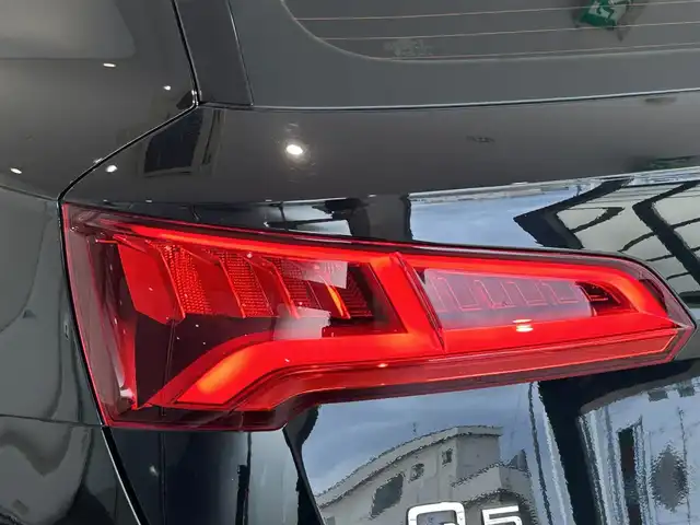 アウディ Ｑ５ Sライン ダイナミックリミテッド 愛知県 2019(令1)年 4.6万km ミトスブラックメタリック ・マトリクスLEDヘッドライト/ダイナミックターンインディケーター/・ ヘッドライトウォッシャー/・ デイタイムランニングライト/・ LEDリヤコンビネーションライト/ダイナミックターンインディケーター/・ ハイグロスパッケージ/・ アルミホイール 5セグメントスポークデザイン コントラストグレーポリッシュト 8J×20＋255/45R20タイヤ/・ オートマチックテールゲート/・ MMIナビゲーション/・ Audi connect/・ バーチャルコックピットプラス/・ 12Vマイルドハイブリッド/・ スマートフォンインターフェース/・ パワーシート/・ ランバーサポート 4ウェイ（フロント）/・ リヤシートベンチ プラス/・ シートヒーター（フロント）/・ ストレージパッケージ/・ アダプティブクルーズコントロール/・ アクティブレーンアシスト/・ ターンアシスト/・ エグジットワーニング/・ アウディサイドアシスト/・ リヤクロストラフィックアシスト/・ パークアシスト/・ アウディホールドアシスト/・ サラウンドビューカメラ/・ アウディプレセンスシティ/・ アウディプレセンス リヤ/・ アウディプレセンスベーシック