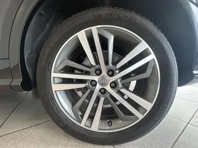 アウディ Ｑ５ Sライン ダイナミックリミテッド 愛知県 2019(令1)年 4.6万km ミトスブラックメタリック ・マトリクスLEDヘッドライト/ダイナミックターンインディケーター/・ ヘッドライトウォッシャー/・ デイタイムランニングライト/・ LEDリヤコンビネーションライト/ダイナミックターンインディケーター/・ ハイグロスパッケージ/・ アルミホイール 5セグメントスポークデザイン コントラストグレーポリッシュト 8J×20＋255/45R20タイヤ/・ オートマチックテールゲート/・ MMIナビゲーション/・ Audi connect/・ バーチャルコックピットプラス/・ 12Vマイルドハイブリッド/・ スマートフォンインターフェース/・ パワーシート/・ ランバーサポート 4ウェイ（フロント）/・ リヤシートベンチ プラス/・ シートヒーター（フロント）/・ ストレージパッケージ/・ アダプティブクルーズコントロール/・ アクティブレーンアシスト/・ ターンアシスト/・ エグジットワーニング/・ アウディサイドアシスト/・ リヤクロストラフィックアシスト/・ パークアシスト/・ アウディホールドアシスト/・ サラウンドビューカメラ/・ アウディプレセンスシティ/・ アウディプレセンス リヤ/・ アウディプレセンスベーシック