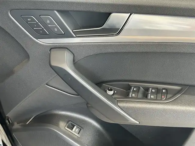 アウディ Ｑ５ Sライン ダイナミックリミテッド 愛知県 2019(令1)年 4.6万km ミトスブラックメタリック ・マトリクスLEDヘッドライト/ダイナミックターンインディケーター/・ ヘッドライトウォッシャー/・ デイタイムランニングライト/・ LEDリヤコンビネーションライト/ダイナミックターンインディケーター/・ ハイグロスパッケージ/・ アルミホイール 5セグメントスポークデザイン コントラストグレーポリッシュト 8J×20＋255/45R20タイヤ/・ オートマチックテールゲート/・ MMIナビゲーション/・ Audi connect/・ バーチャルコックピットプラス/・ 12Vマイルドハイブリッド/・ スマートフォンインターフェース/・ パワーシート/・ ランバーサポート 4ウェイ（フロント）/・ リヤシートベンチ プラス/・ シートヒーター（フロント）/・ ストレージパッケージ/・ アダプティブクルーズコントロール/・ アクティブレーンアシスト/・ ターンアシスト/・ エグジットワーニング/・ アウディサイドアシスト/・ リヤクロストラフィックアシスト/・ パークアシスト/・ アウディホールドアシスト/・ サラウンドビューカメラ/・ アウディプレセンスシティ/・ アウディプレセンス リヤ/・ アウディプレセンスベーシック
