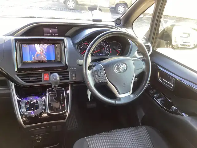 トヨタ ヴォクシー ZS 千葉県 2017(平29)年 6.3万km イナズマスパーキングブラックガラスフレーク Panasonicナビ/Bluetooth/DVD/CD/両側パワースライドドア/後席フリップダウンモニター/LEDヘッドライト/モデリスタエアロ/ワンオーナー /スペアスマートキーあり/ETC